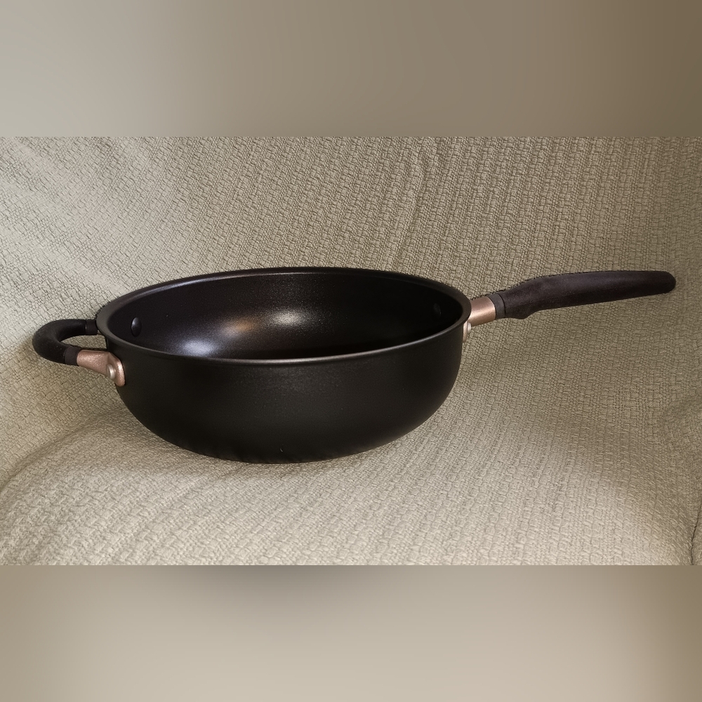 The Nonstick Chef's Pan Black with Gold Tone accents NWOT Cannot Be Bundled 10"